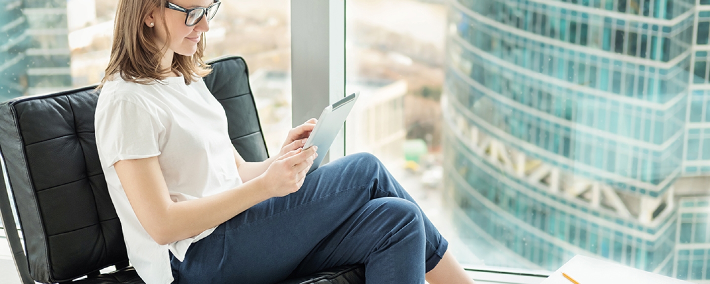 Woman-Tablet-Happy-Office