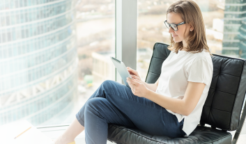 Woman-Tablet-Happy-Office_HPslider_Inverse