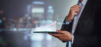 Push PR financier-businessman-ai-financial-graph