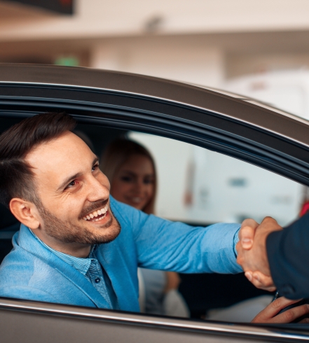 Handshake-People-Happy-Car