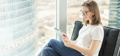 Woman-Tablet-Happy-Office_HPslider_Inverse